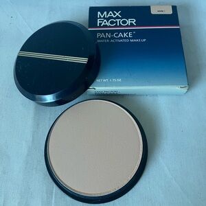 New In Box MAX FACTOR PAN-CAKE NATURAL No. 1 Warm 1 1.75 OZ Water Activated